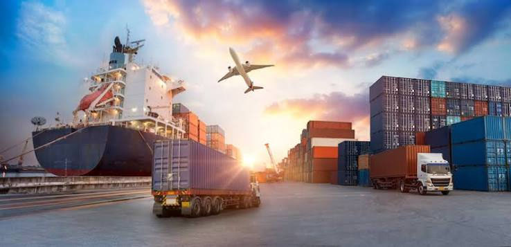 Modais aéreo, marítimo e rodoviário envolvidos no comércio exterior